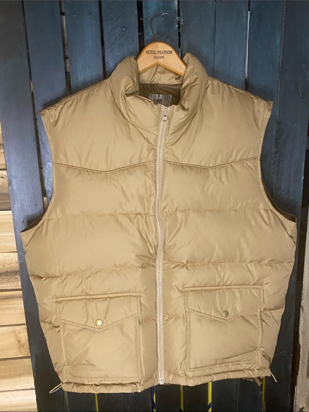 Old Navy Men's down Puffer Vest Tan size XL